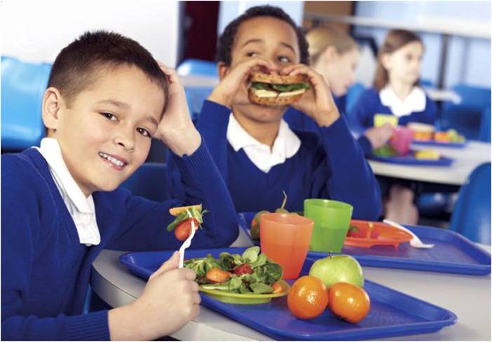 kids eating school lunch