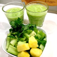 parsley pineapple smoothie