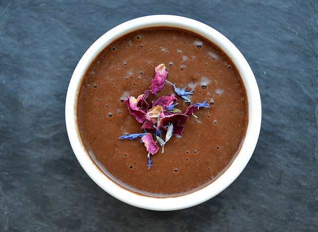 smoothie espresso with dried flowers